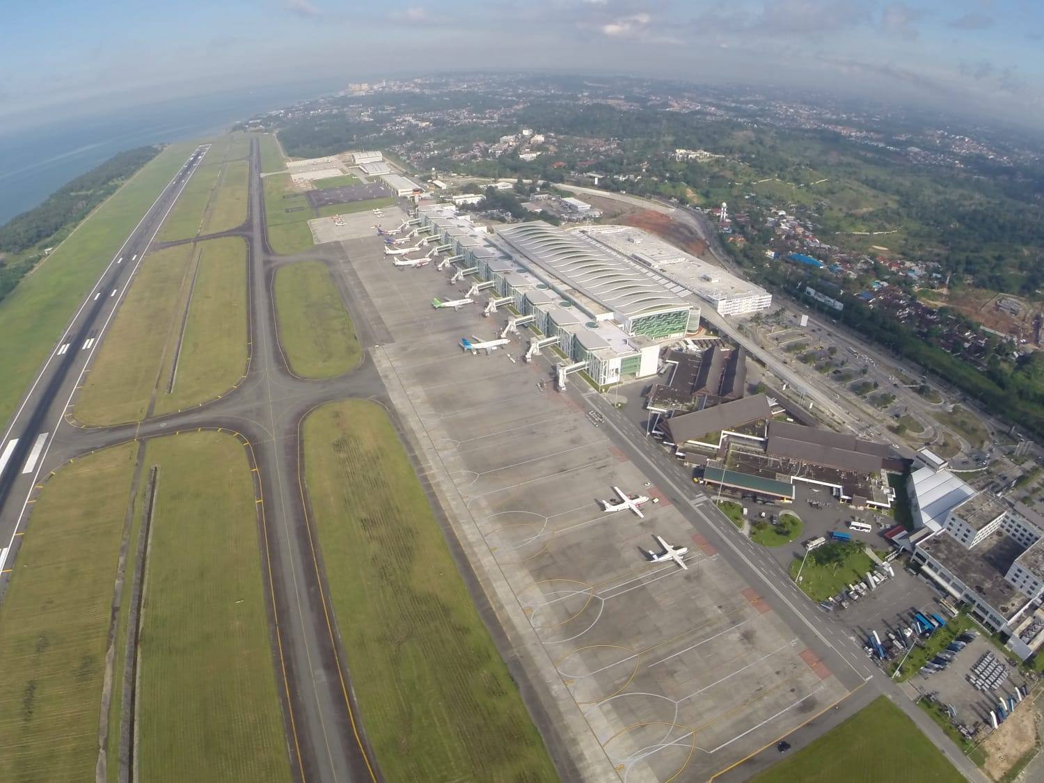 Runway Bandara SAMS Sepinggan Balikpapan Retak, 13 Penerbangan Terganggu Selama Perbaikan