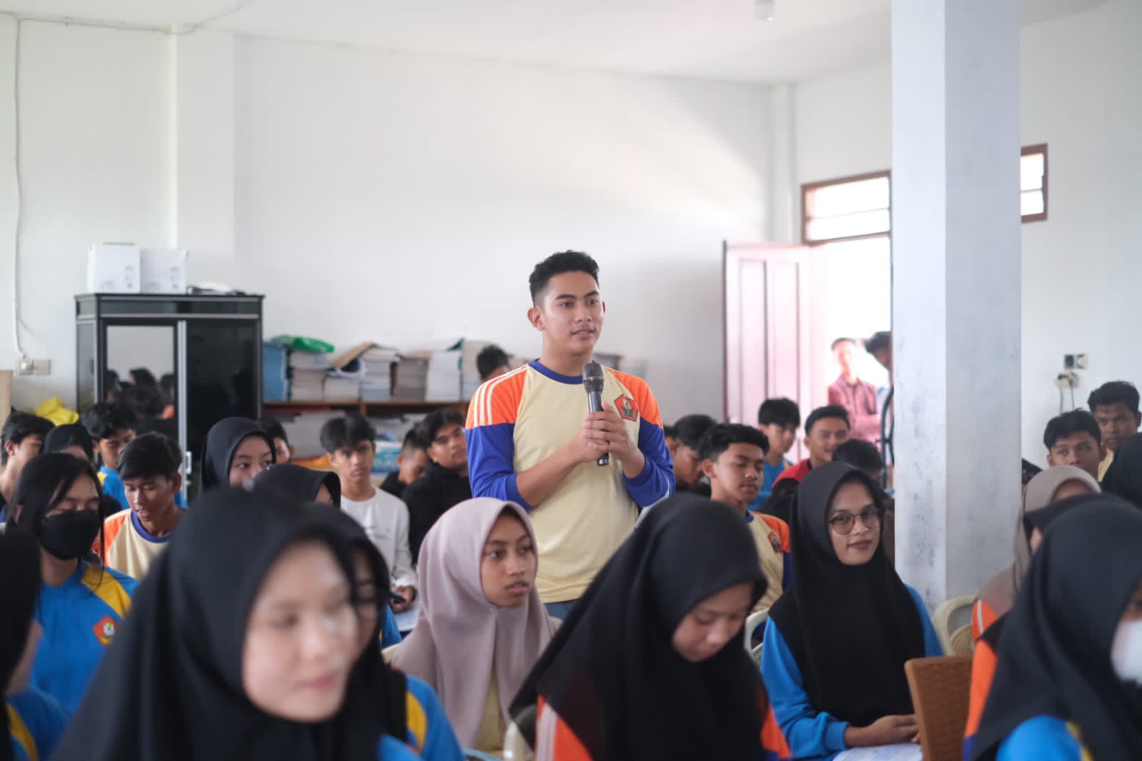 Antusias para pelajar SMK Medika Samarinda saat mengikuti kegoatan sosialisasi wawasan kebangsaan pada Jumat (09/12/2022) yang digelar oleh Anggota Komisi I DPRD Kaltim, Masykur Sarmian. (Istimewa).