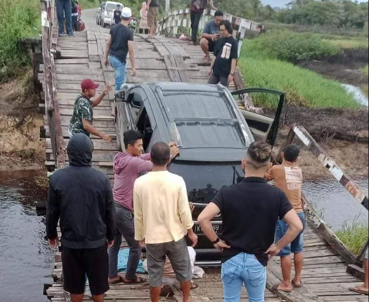 Tangani Jembatan Amblas di Muara Muntai, PU Kukar Gelontorkan Rp 400 Juta