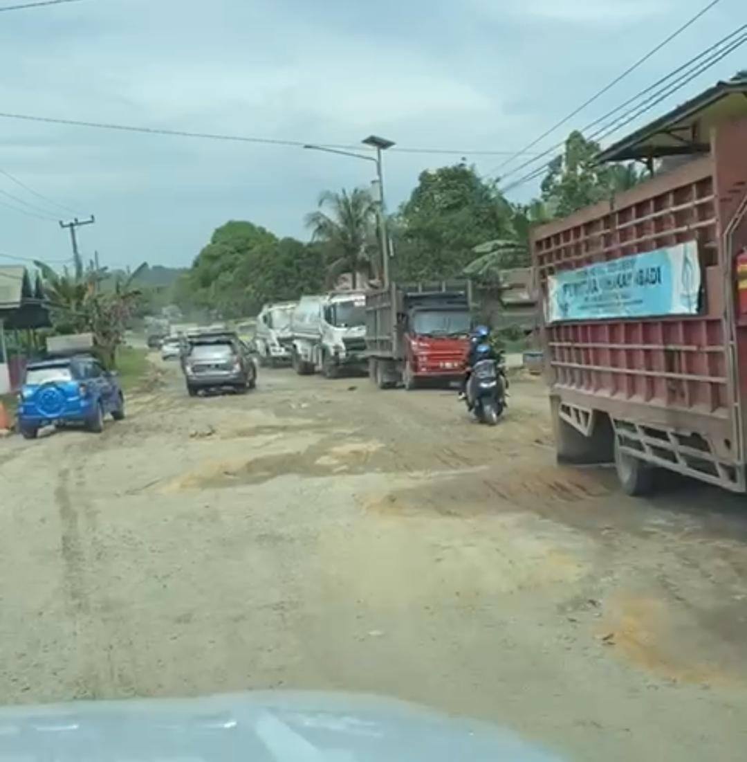 Sempat Diperbaiki Sementara, Jalan Poros di Desa Lebaho Ulaq Kembali Rusak