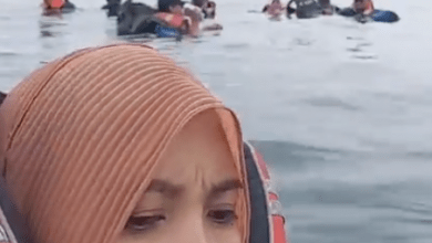 Sejumlah korban saat mengapung minta pertolongan setelah speedboat tenggelam di perairan Ulingan, Kecamatan Pulau Derawan, Berau