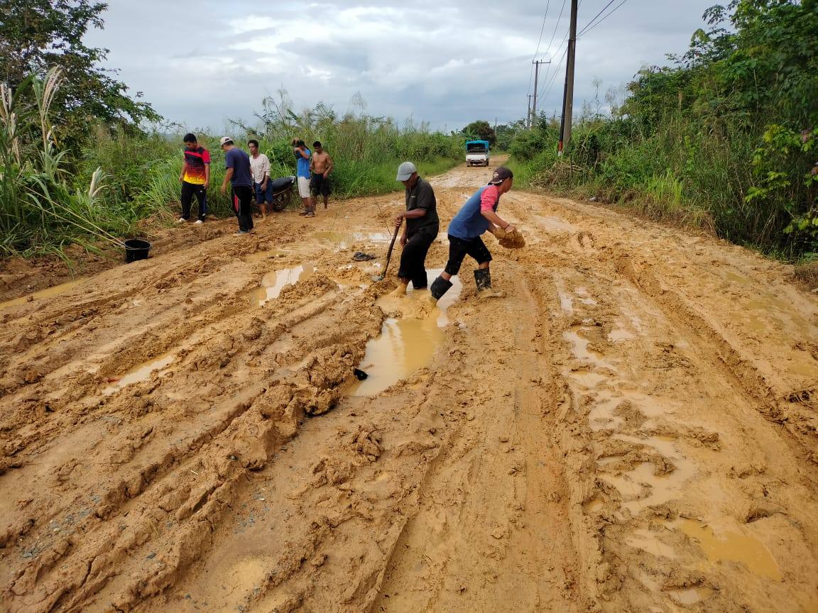 Perbaikan Sementara Jalan Desa Teratak-Benua Puhun, Dinas PU Kukar Anggarkan Rp 2 Miliar