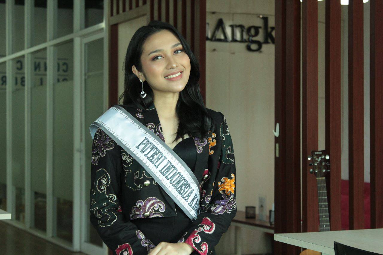 Natasya Priyanka, Puteri Indonesia Kaltim yang Lahap Habis Serial Red Queen dan Menulis Sampai Subuh