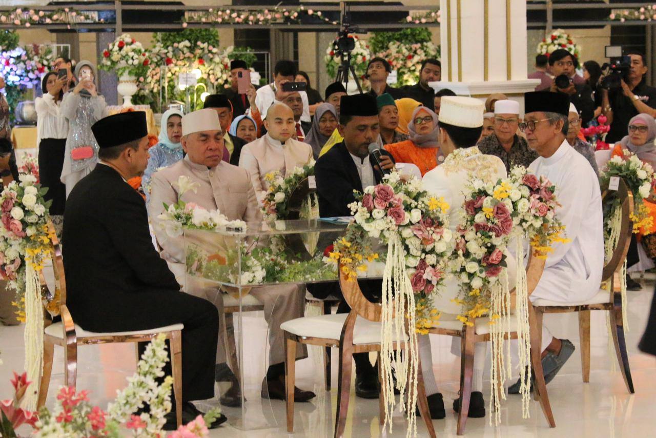 Suasana pernikahan putri Gubernur Isran Noor.
