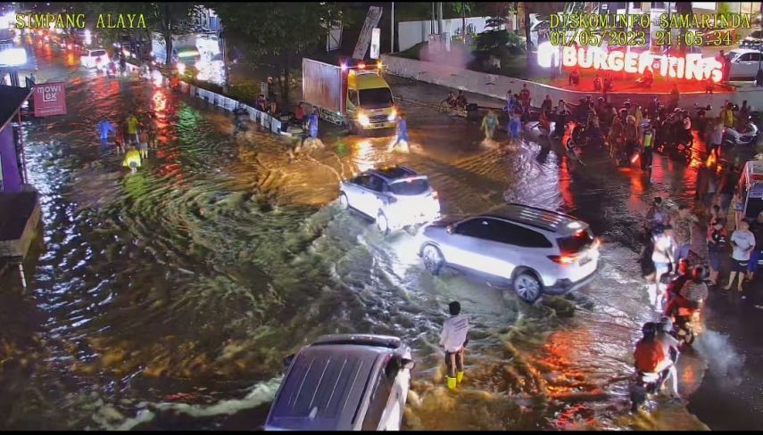 Hujan Deras Guyur Samarinda, 31 Titik Jalan Tergenang Banjir