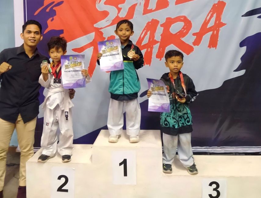 2 Atlet Taekwondo PPU Berhasil Raih Medali Emas di Kutai Timur Open Championship 2023