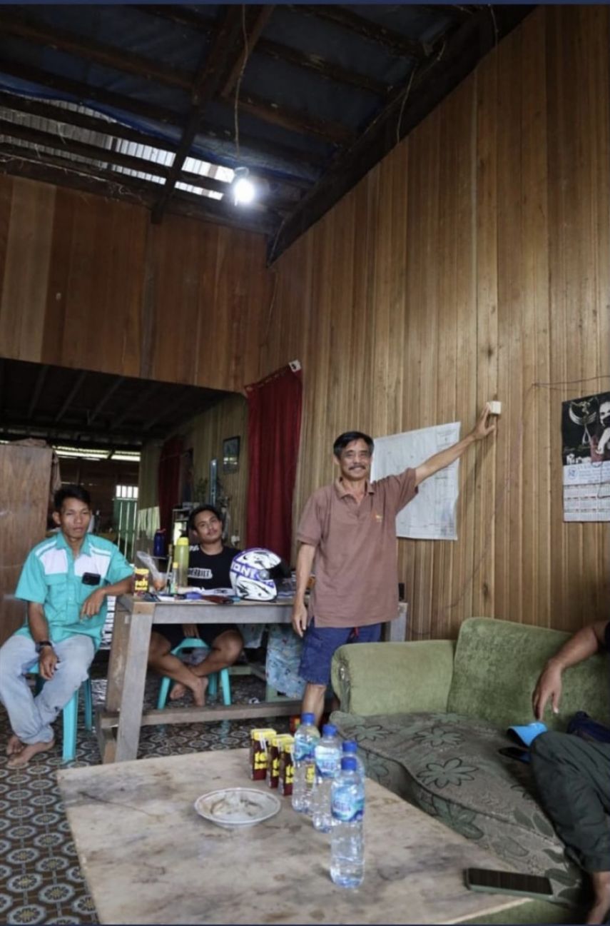 Program PLTS Terangi Rumah Warga Desa di Kutai Barat