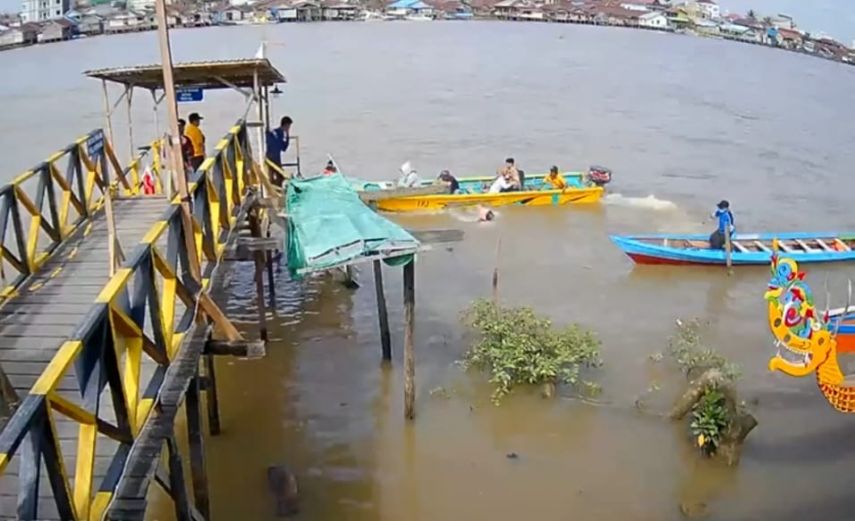 Seorang Warga Jatuh dari Perahu Ketinting Saat Hendak Bersandar di Dermaga