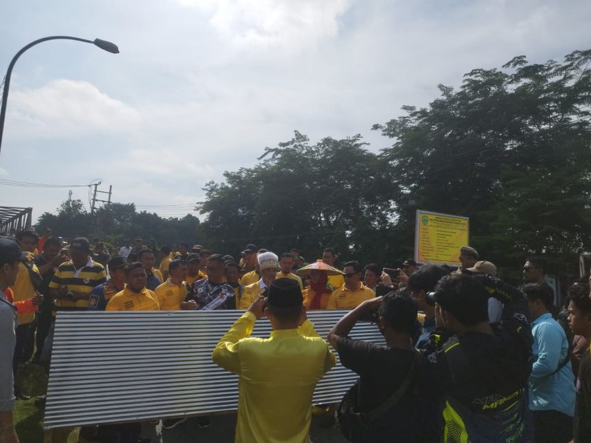Dampak Jembatan Sambaliung Ditutup, Warga Gelar Protes hingga Antrean Panjang di Dermaga Jalan Milono-Singkuang