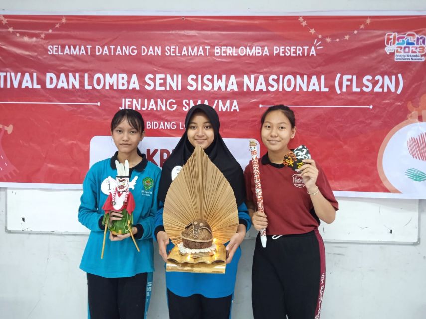 Pukau Juri, Pemenang FLS2N Lomba Seni Kriya Bikin Mainan Tradisional yang Mengingatkan pada Masa Kecil