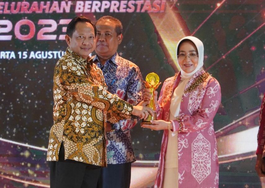 Sukses Antarkan Kampung Labanan Makarti Juara Nasional, Sri Juniarsih Kembali Raih Upakarya Wanua Nugraha
