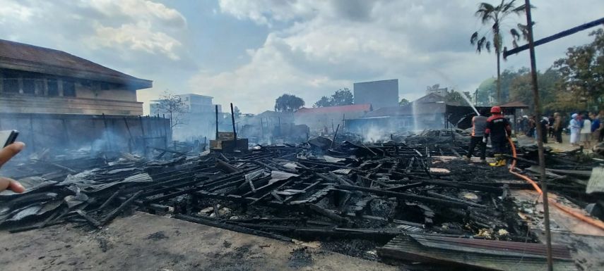 Kebakaran di Jalan Mulawarman Berau, 12 Rumah Hangus Terbakar 