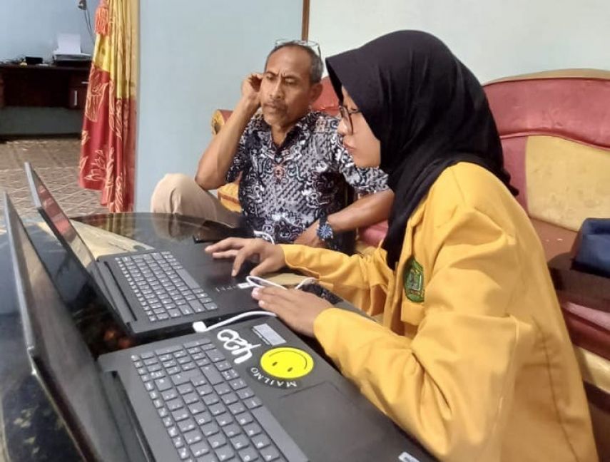 Tingkatkan Literasi Digital, Kelompok KKN Kukar 96 Unmul Mengenalkan Teknologi Komputer ke Seluruh Ketua RT di Desa Salo Cella