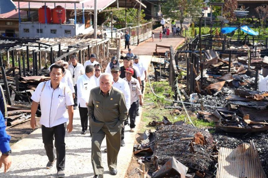 Kunjungi 205 Warga Korban Kebakaran Kampung Muhur, Isran Noor Janji Bantu Pembangunan Rumah Layak Huni
