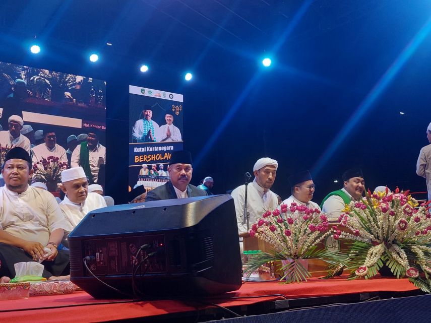 Habib Ali Zainal Abidin Assegaf Pandu Kukar Bersholawat