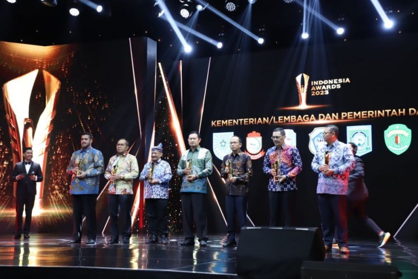Beasiswa Kaltim Meraih Penghargaan Outstanding Award for Integrated Initiative di Indonesia Awards 2023