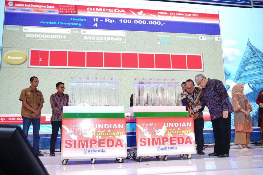 Puluhan Nasabah bank bjb Memenangkan Hadiah Undian Nasional Simpeda di Kota Angin Mamiri