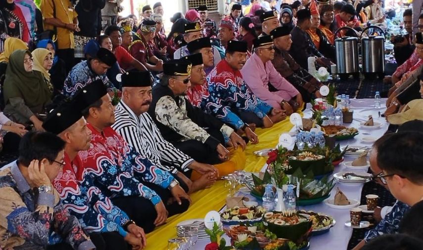 Ketua DPRD Kukar Ikut Beseprah bersama Sultan dan Masyarakat