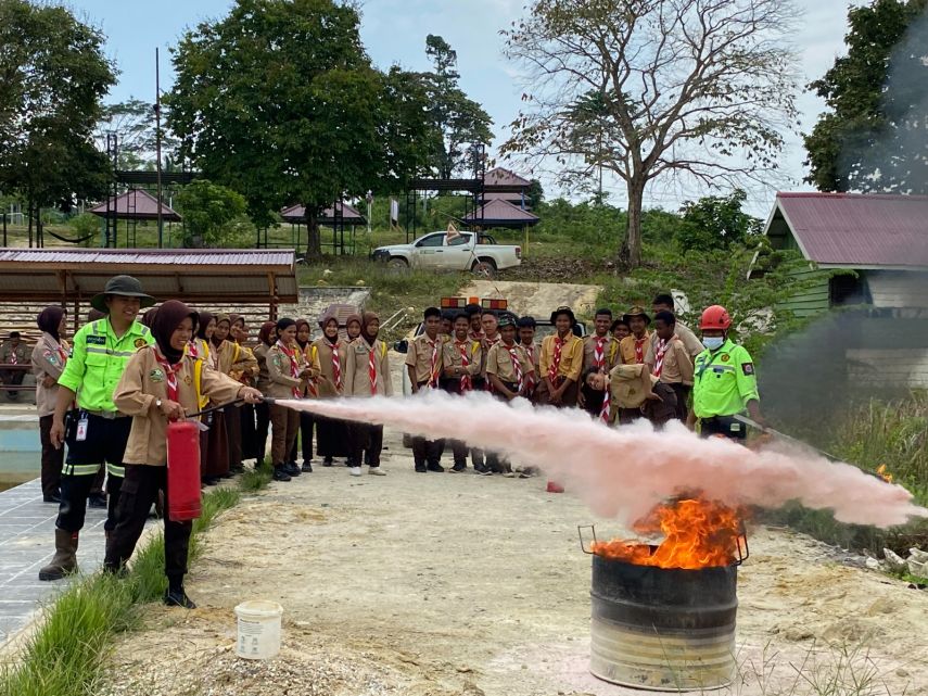 PT Indexim Coalindo Latih Teknik Pemadaman Api dan Pertolongan Pertama bagi Anggota Pramuka