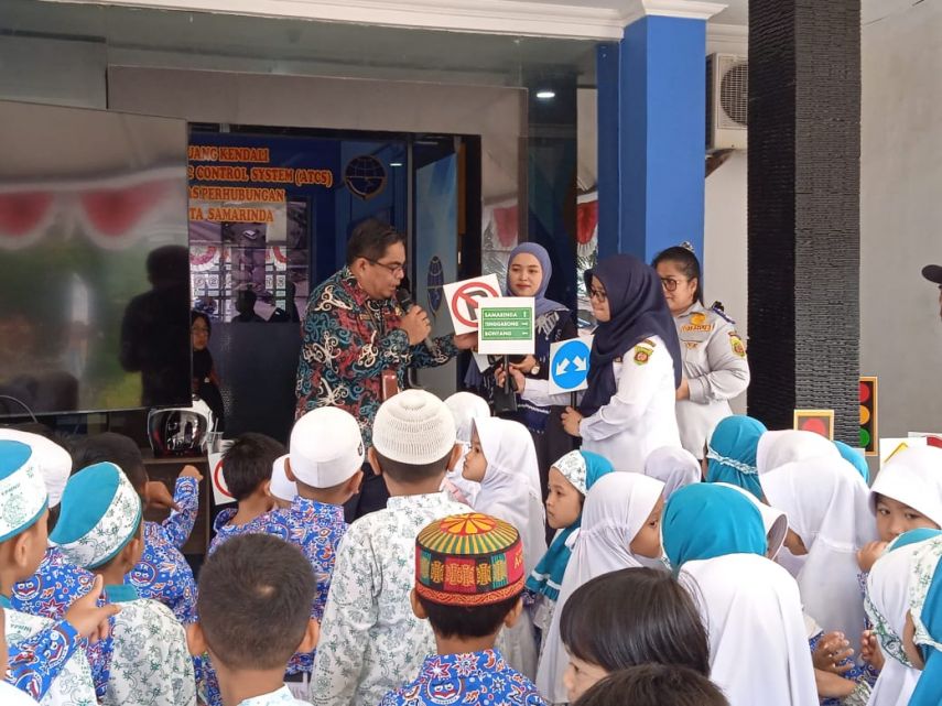 49 Peserta Didik TK Darul Falah 2 Ikuti Program SALUD Dishub Samarinda, Kenalkan Rambu dan Tata Tertib Lalu Lintas