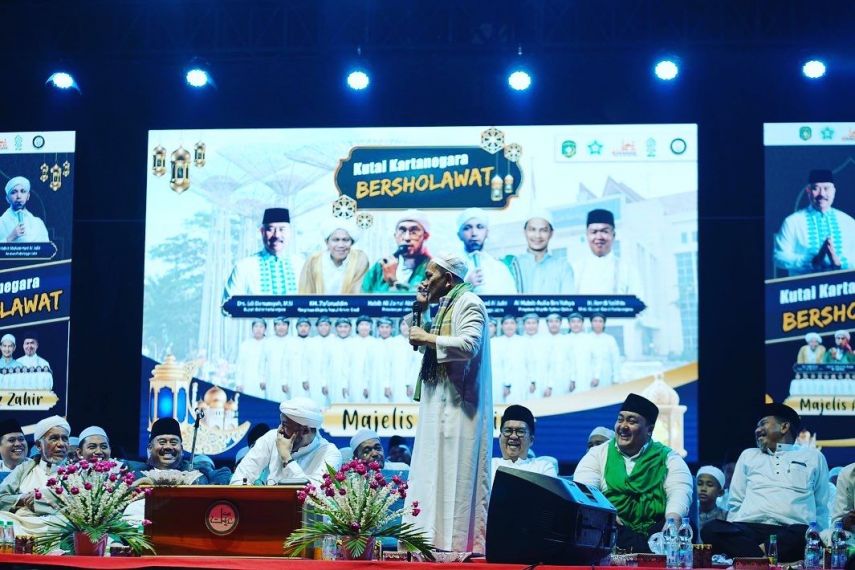 Gelar Perayaan Maulid Nabi Muhammad SAW dalam Kukar Bersholawat Jilid II, Bupati Kukar: Semoga Berdampak Positif di Kehidupan Masyarakat Kukar 