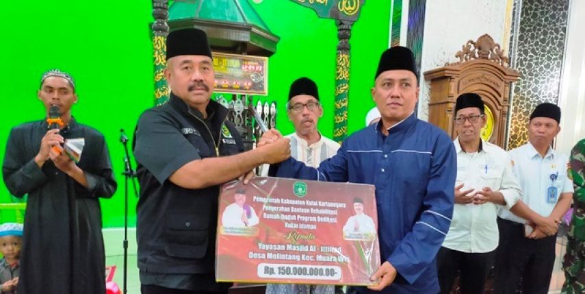 Pemkab Kukar Salurkan Bantuan Rehabilitasi Masjid hingga Berikan Bonus Peraih Medali Porprov Kaltim
