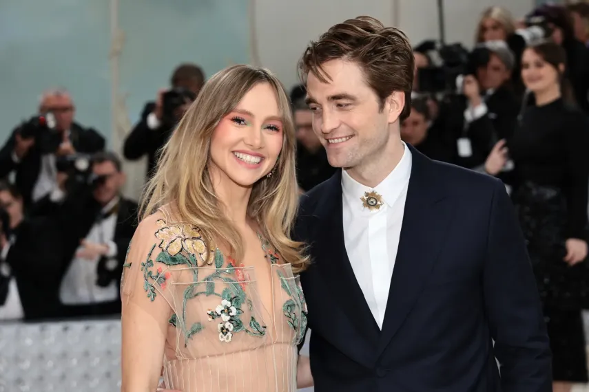 Setelah 5 Tahun Menjalin Hubungan, Robert Pattinson dan Suki Waterhouse Akan Sambut Anak Pertama