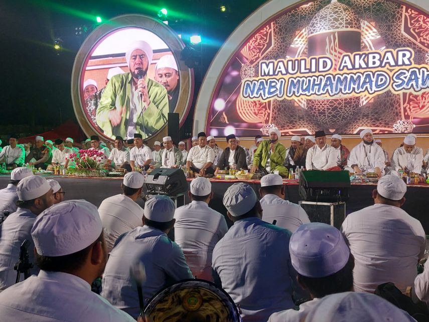 Habib Syech Pandu Kukar Bershalawat Jilid II, Puluhan Ribu Jemaah Padati Taman Kota Raja Tenggarong