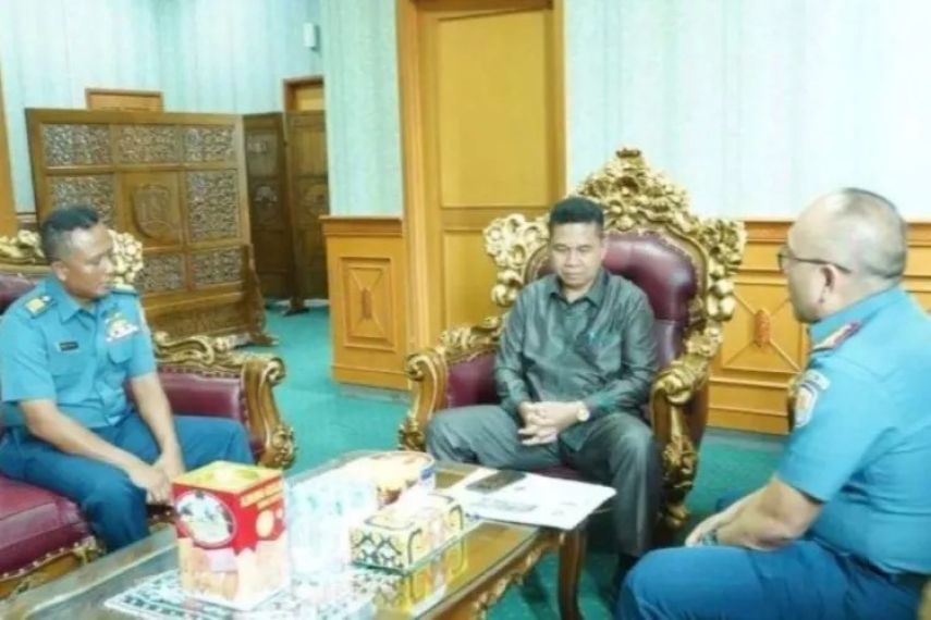 Joni Sambut Hangat Kunjungan Perdana Danlanal Sangatta ke DPRD Kutim