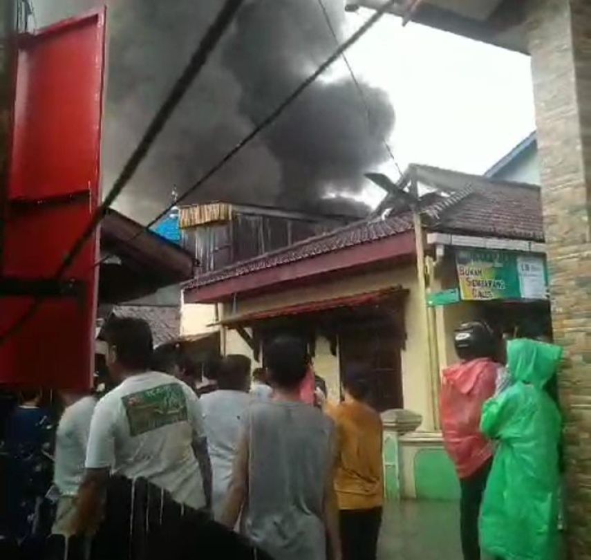 Kebakaran Hebat di Jalan Dr. Soetomo Samarinda, Hanguskan 40 Rumah Tunggal dan Bangsalan