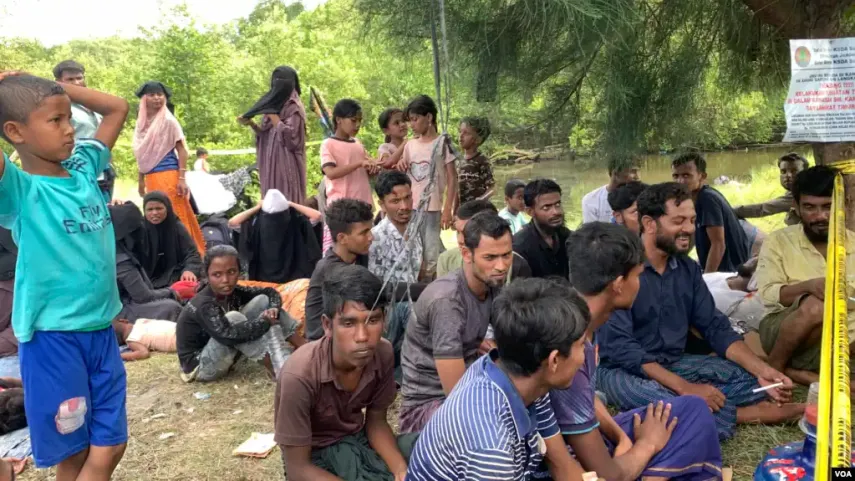 Warga Deli Serdang Bantu Pengungsi Rohingya dengan Makanan dan Pakaian