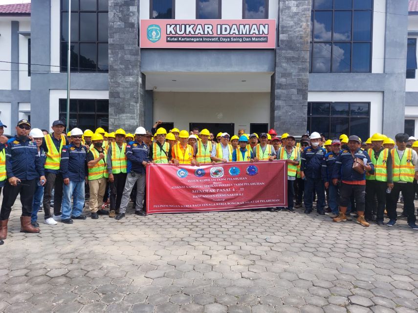 Berdampak Kurangi Pekerja Lokal, Ratusan Buruh Koperasi TKBM Samboja Tolak Rancangan Permenaker Pasal 4