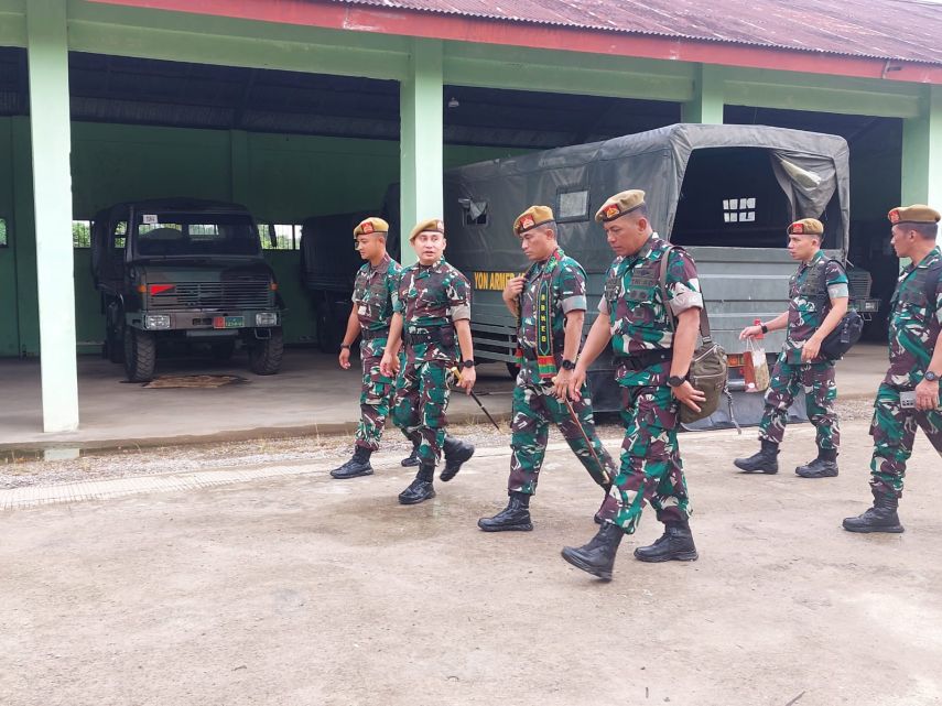Danpussarmed Tinjau Kondisi Mako Raider A Yonarmed 18/Buritkang di Kecamatan Loa Kulu