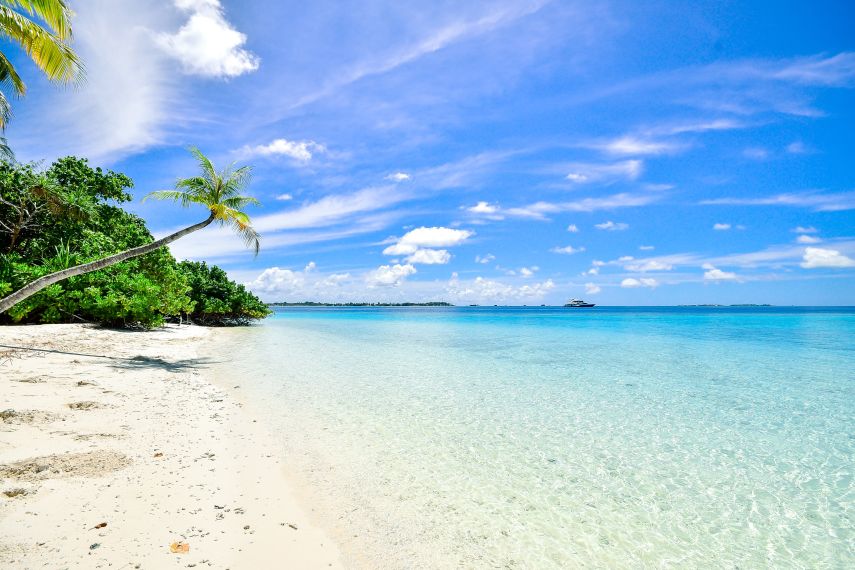 Pengunjung Pantai Manggar Meningkat 30 Persen, Pendapatan Mencapai Rp154 Juta