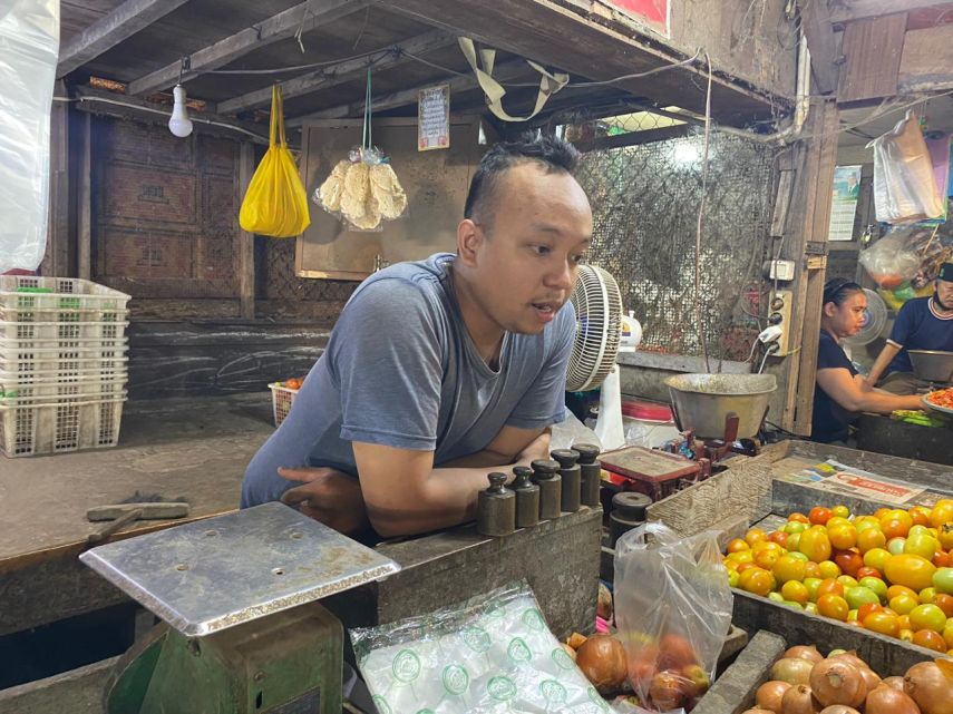 Awal Tahun 2024, Harga Tomat dan Bawang Prei di Pasar Segiri Samarinda Naik