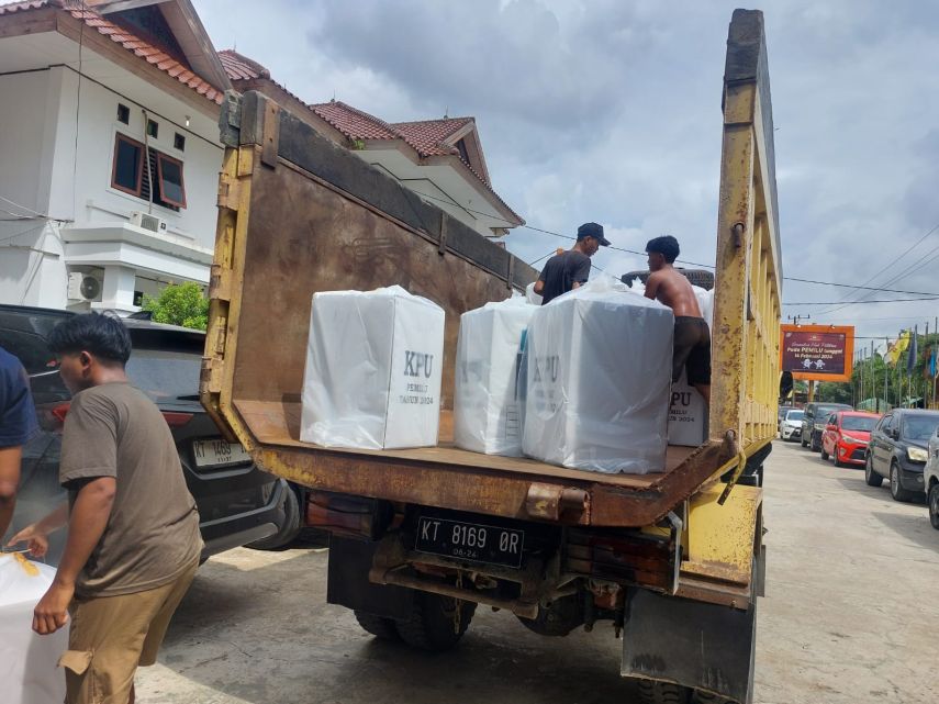 KPU Kukar Distribusikan Logistik Pemilu di 7 Kecamatan Wilayah Hulu