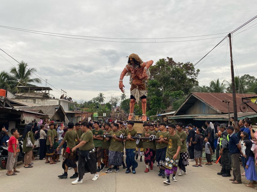 Arakan Ogoh-Ogoh Jadi Daya Tarik di Desa Kertabuana Tenggarong Seberang