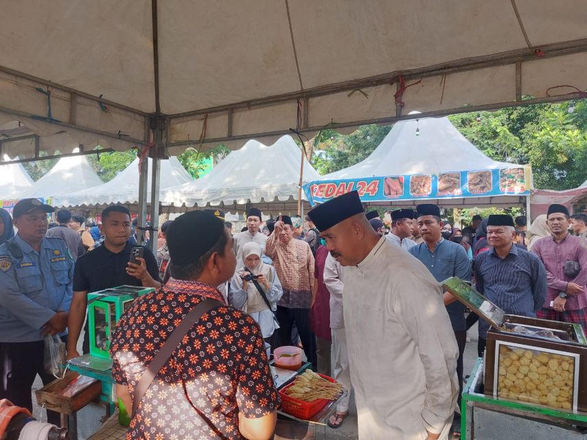 Bupati Kukar Buka Pasar Ramadan di Masjid Agung Sultan Sulaiman Tenggarong