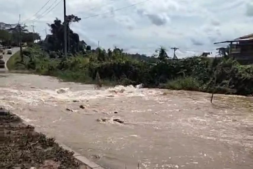 Kebocoran Pipa PDAM di Ringroad Samarinda, Warga Keluhkan Air Mati dan Belum Pernah Dapat Bantuan Air Gratis