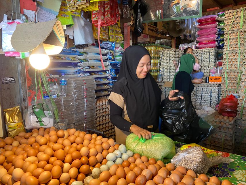 Harga Telur di Pasar Kedondong Samarinda Merangkak Naik Jelang Ramadan, Tembus Rp 68 Ribu per Rak