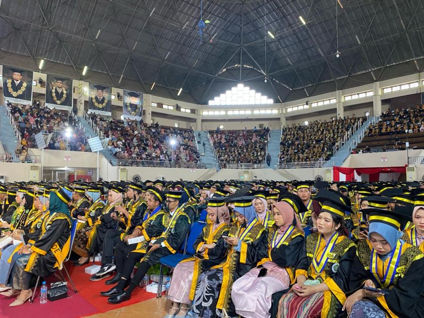 Unmul Luluskan 1.599 Mahasiswa, Rektor Tekankan Pentingnya Nilai Entrepreneurship 