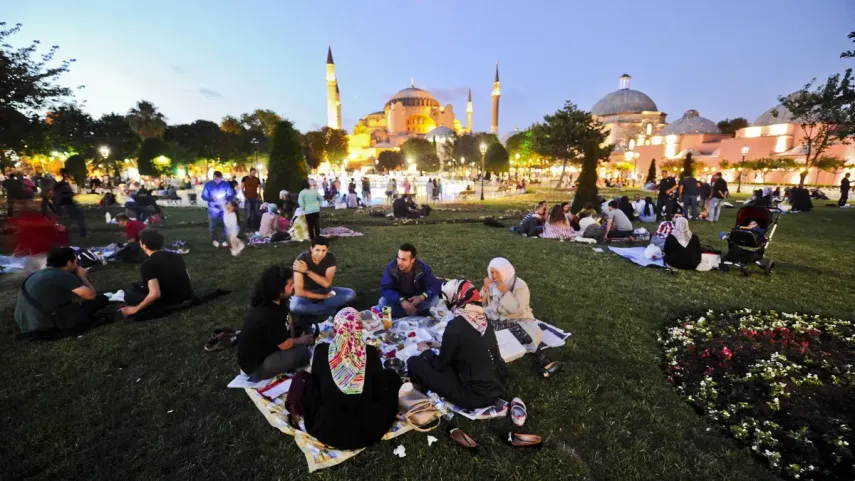 Jelang Ramadhan 1445 H, Berikut 10 Tradisi Unik Bulan Puasa di Dunia