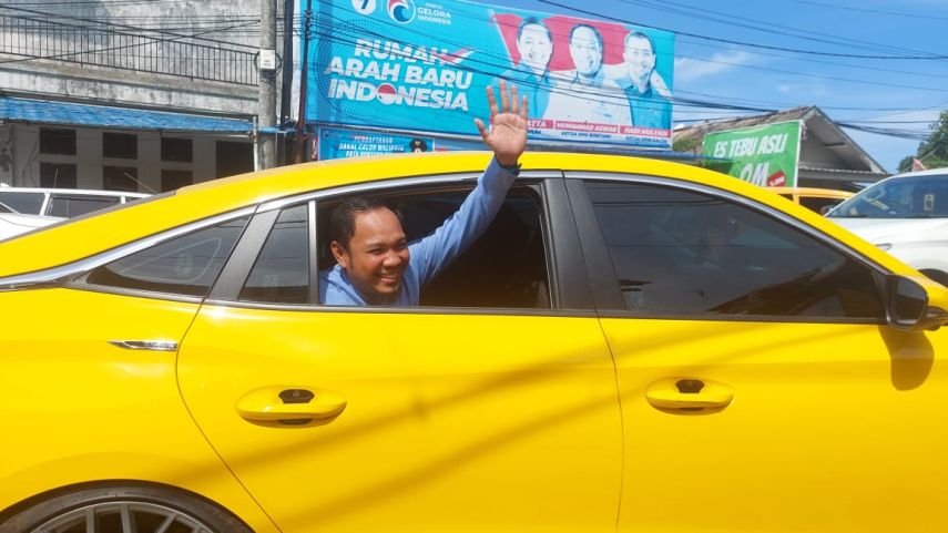 Kembalikan Formulir Pakai Sedan Kuning, Aswar Mantap Daftar Bacalon Wakil Wali Kota Bontang di Golkar