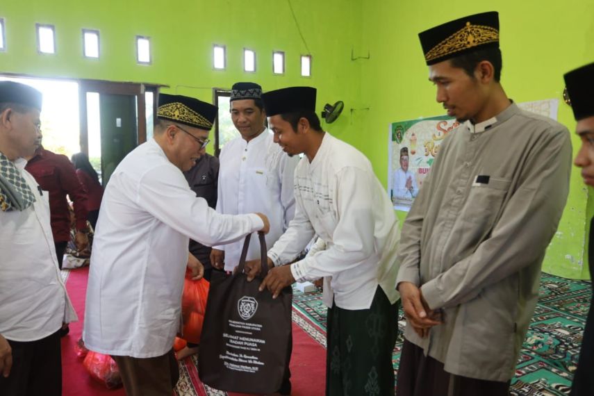 Pj Bupati PPU Salurkan Bantuan Hibah untuk Pembangunan Masjid di Ponpes Minhajut Thullab