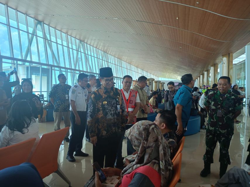 Sidak Arus Mudik di Bandara APT Pranoto Samarinda, Akmal Malik Sebut Demand Penerbangan Tinggi 