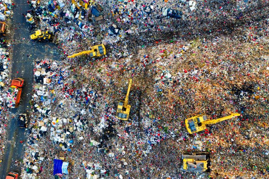 DLH PPU Terima Bantuan Excavator dan Bulldozer untuk Tingkatkan Pengelolaan Sampah