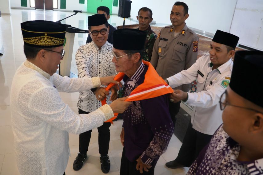 Haji Tertua Asal PPU Berusia 81 Tahun Dilepas Menuju Tanah Suci