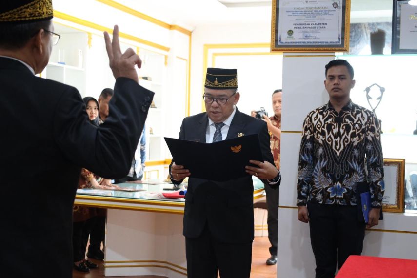 Pj Bupati PPU Lantik Gordius Ago sebagai Dirut Baru Perumda Benuo Taka, Harap Peningkatan Kinerja dan Akuntabilitas