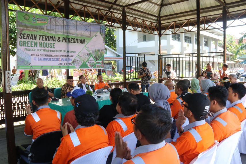 Unmul Terima Bantuan Green House dari PT Baramulti Suksessarana, Rektor Sebut Sebagai Penunjang Penelitian dan Praktikum Mahasiswa Pertanian
