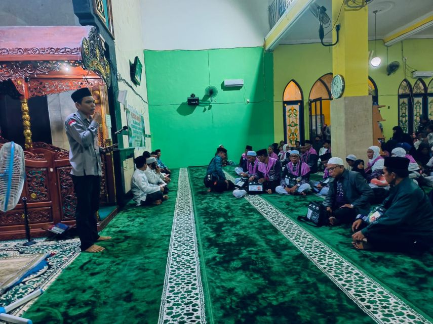 Camat Samboja Lepas Keberangkatan 50 Jamaah Calon Haji Kloter 2